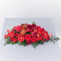 Яркая цветочная композиция на стол
