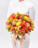 Коллекция Август. Яркий пышный букет с яблоками